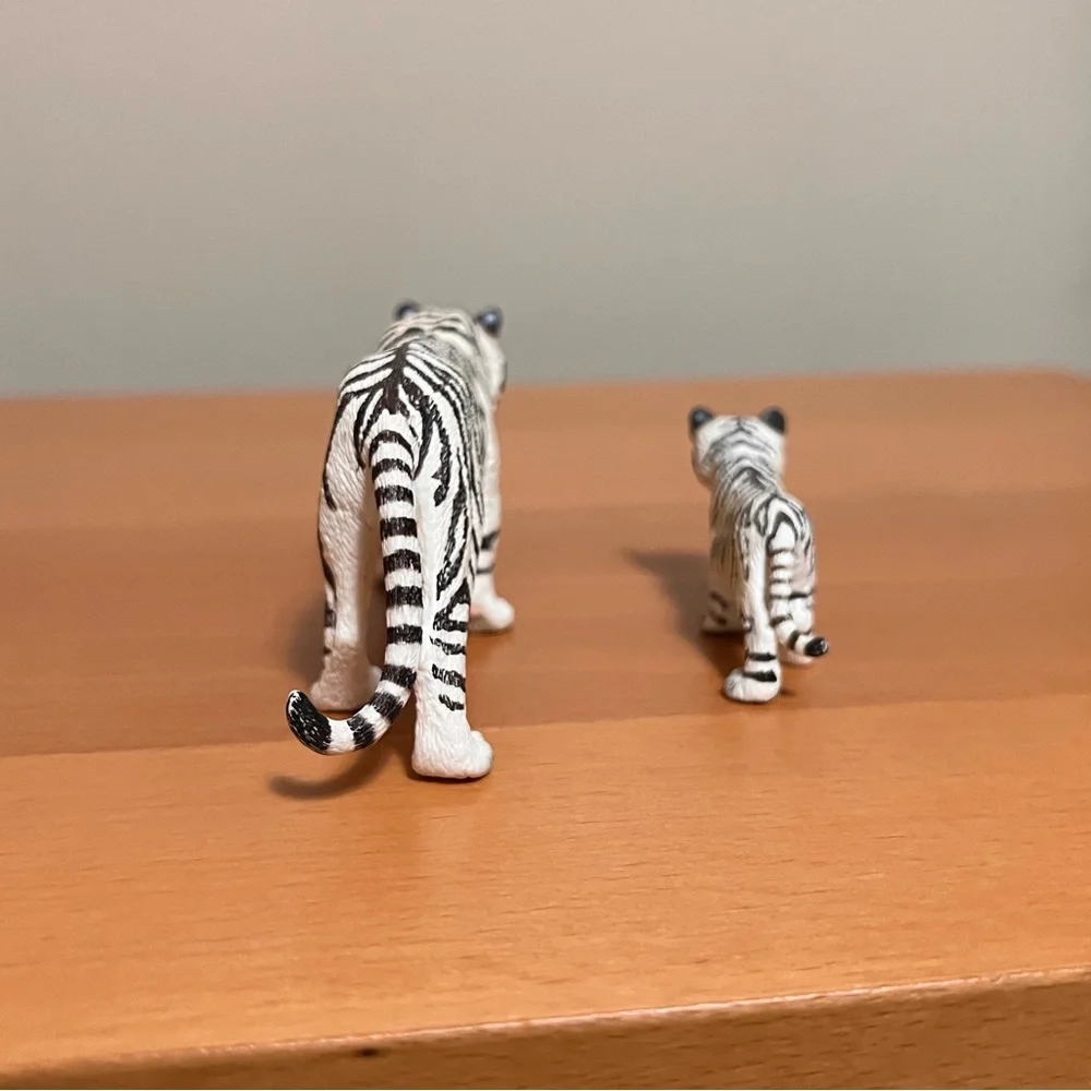 White tiger Adult and Cub
